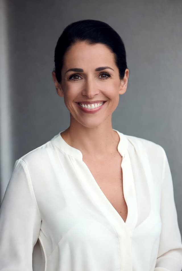 Emma van der Berg — AI Payroll & Benefits Administration Specialist